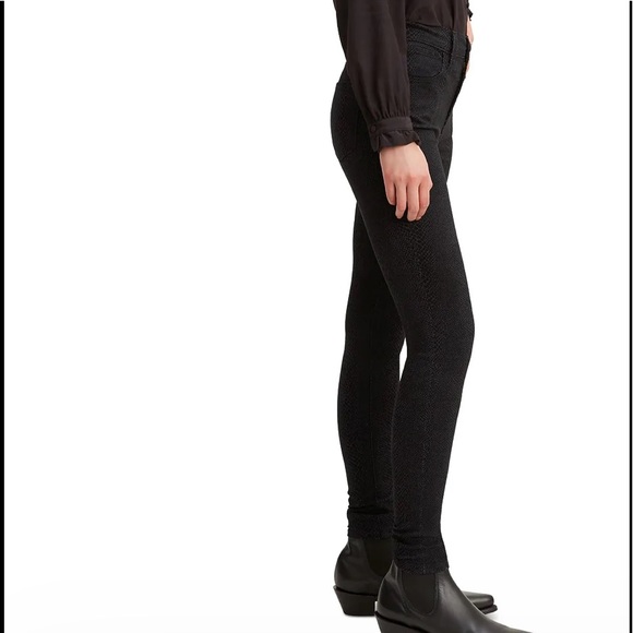 Levi's Women's 720 Python-Print High-Rise Super Skinny Jeans - Picture 4 of 12